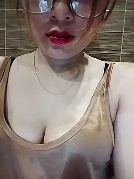 Snapshot of candy_flo chatting on May 5, 2026, 7:39 pm candy flo online show from May 5, 2026, 7:39 pm