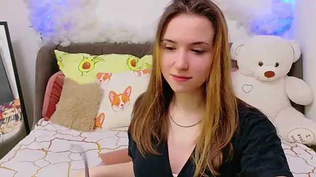 Snapshot of LeenMoonie chatting on April 4, 2026, 9:32 pm LeenMoonie online show from April 4, 2026, 9:32 pm