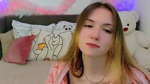 Snapshot of LeenMoonie chatting on August 9, 2026, 4:46 pm LeenMoonie online show from August 9, 2026, 4:46 pm