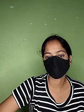 nidhiyadav00 online show from May 8, 2026, 6:23 pm