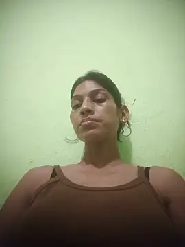 nidhiyadav00 online show from June 1, 2026, 6:51 pm