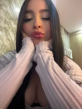 Snapshot of angel_sweet_v chatting on July 5, 2026, 4:19 am angel sweet v online show from July 5, 2026, 4:19 am