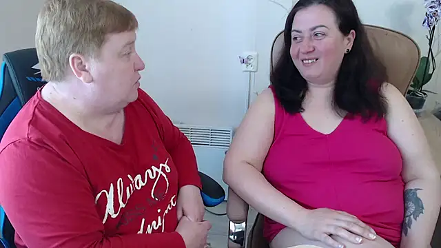 Snapshot of Lindy-Jeanie chatting on May 4, 2026, 11:57 am Lindy-Jeanie online show from May 4, 2026, 11:57 am