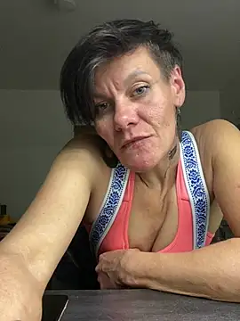 DtPORNBITCH online show from May 8, 2026, 12:14 am