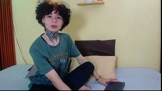 Snapshot of JuneBlake_ chatting on March 13, 2026, 2:00 pm JuneBlake online show from March 13, 2026, 2:00 pm