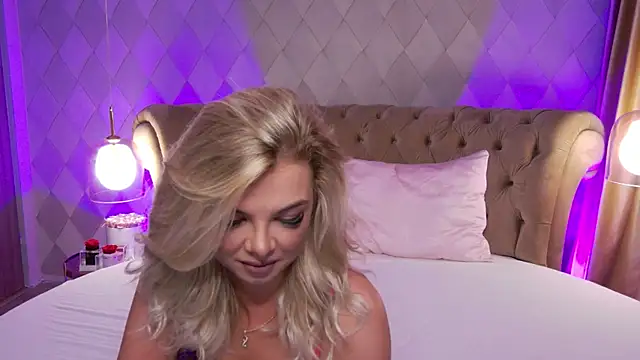 Snapshot of KimmBliss chatting on July 14, 2026, 6:47 pm KimmBliss online show from July 14, 2026, 6:47 pm