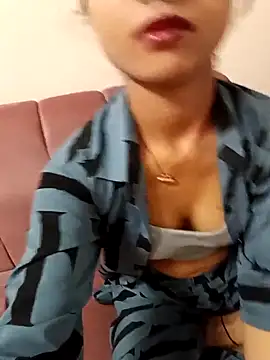 ritika gupta02 online show from April 10, 2026, 3:41 pm