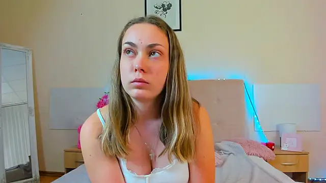Snapshot of MelanieCuty chatting on July 14, 2026, 10:21 am MelanieCuty online show from July 14, 2026, 10:21 am
