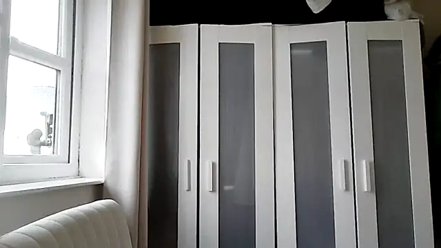 Lexi Laura online show from April 9, 2026, 8:42 am