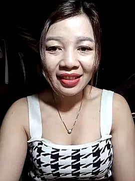 Snapshot of Yiyi102300 chatting on April 6, 2026, 2:29 am Yiyi102300 online show from April 6, 2026, 2:29 am