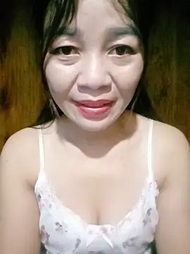 Yiyi102300 online show from May 30, 2026, 10:37 pm