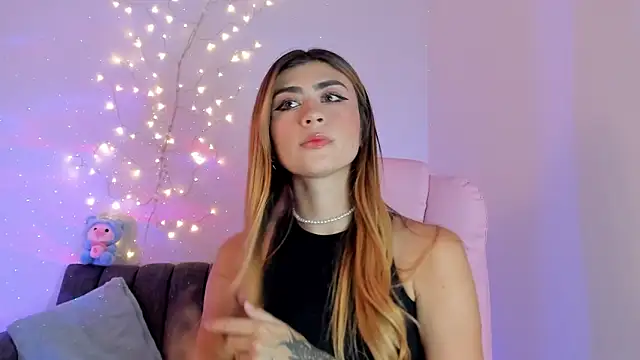 DannieAllen online show from April 17, 2026, 8:55 pm