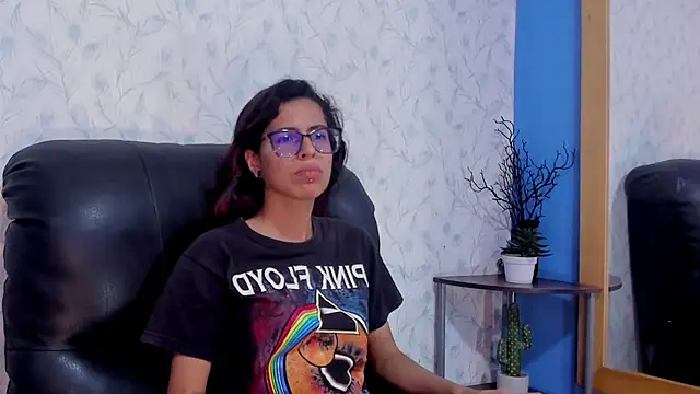 Snapshot of Emily_Lopera chatting on July 3, 2026, 3:40 pm Emily Lopera online show from July 3, 2026, 3:40 pm