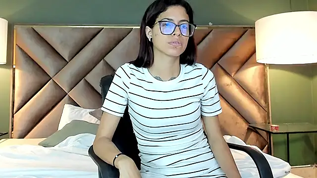 Snapshot of Emily_Lopera chatting on June 20, 2026, 11:10 pm Emily Lopera online show from June 20, 2026, 11:10 pm