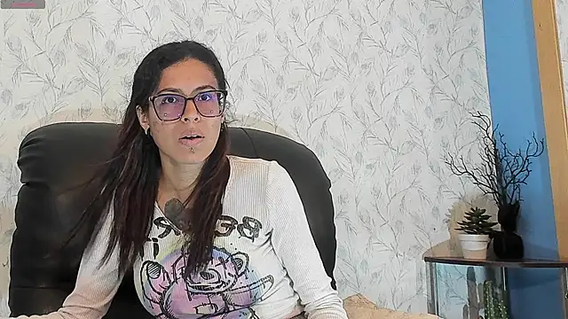 Snapshot of Emily_Lopera chatting on July 23, 2026, 6:26 pm Emily Lopera online show from July 23, 2026, 6:26 pm