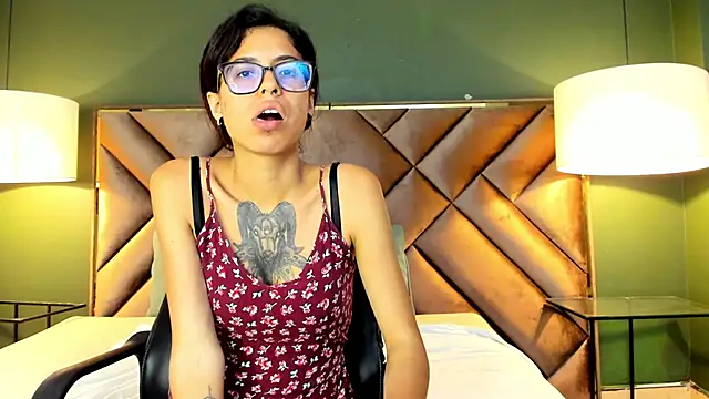 Snapshot of Emily_Lopera chatting on June 20, 2026, 2:16 am Emily Lopera online show from June 20, 2026, 2:16 am
