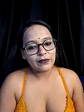 hornyrosy321 online show from June 8, 2026, 6:08 pm