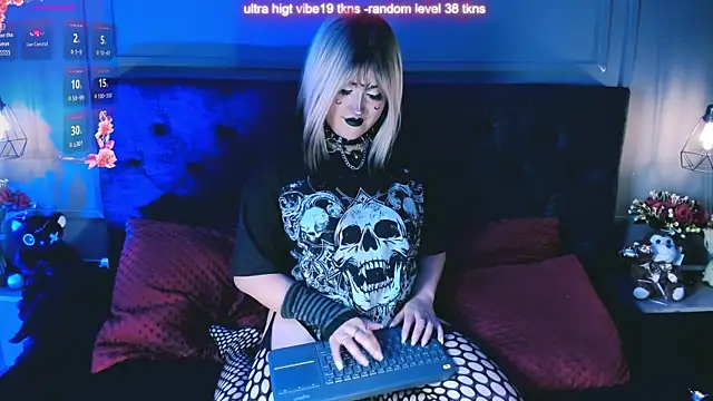 Snapshot of _Elissabat_ chatting on May 19, 2026, 8:38 pm Elissabat online show from May 19, 2026, 8:38 pm