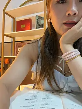 Xiaoxiao-y online show from August 8, 2026, 7:48 am