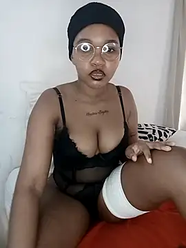 Snapshot of Hotsexyberry222 chatting on March 16, 2026, 8:29 am Hotsexyberry222 online show from March 16, 2026, 8:29 am