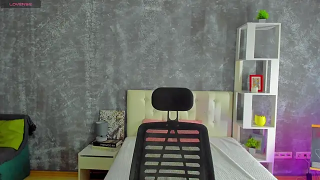 Snapshot of Shiny_Liss chatting on May 12, 2026, 1:35 am Shiny Liss online show from May 12, 2026, 1:35 am