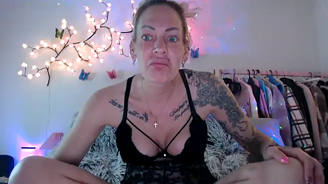 Snapshot of SweetChaosX chatting on March 22, 2026, 4:41 pm SweetChaosX online show from March 22, 2026, 4:41 pm