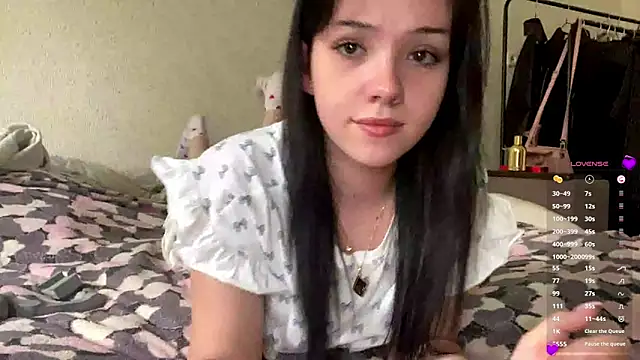Snapshot of BeckyAurielle chatting on April 4, 2026, 8:43 am BeckyAurielle online show from April 4, 2026, 8:43 am