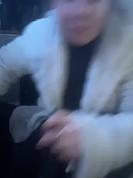 curvyneon online show from April 13, 2026, 8:02 pm