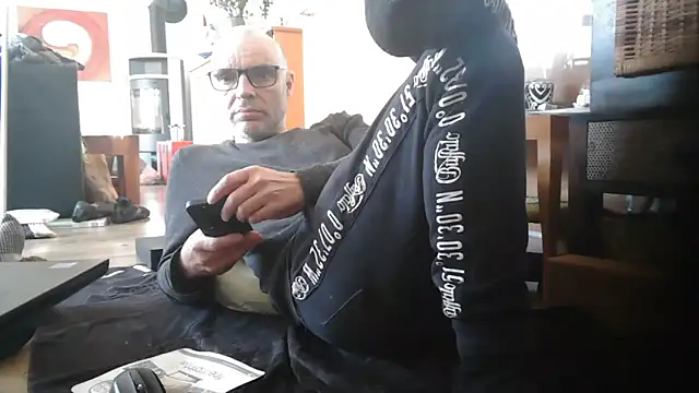 Snapshot of Thomate24 chatting on March 18, 2026, 1:24 pm Thomate24 online show from March 18, 2026, 1:24 pm