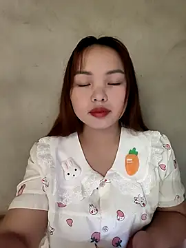 Snapshot of Mina_xYx chatting on May 11, 2026, 2:45 pm Mina xYx online show from May 11, 2026, 2:45 pm