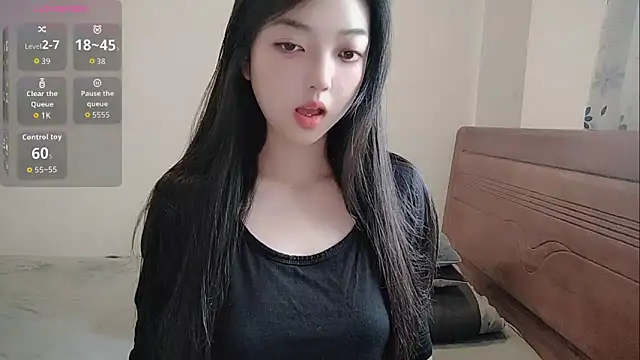oblakitty  online show from May 15, 2026, 11:14 pm