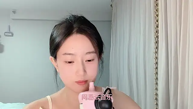 Snapshot of 1X-yiyi chatting on June 12, 2026, 2:26 pm 1X-yiyi online show from June 12, 2026, 2:26 pm