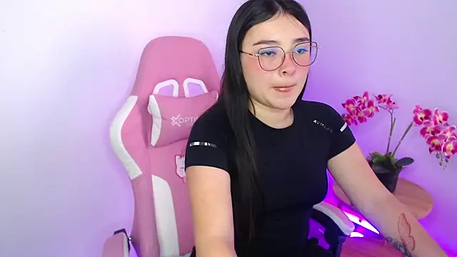 Snapshot of Nahia_Brm chatting on July 6, 2026, 2:13 pm Nahia Brm online show from July 6, 2026, 2:13 pm