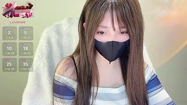 yueyue-7777 online show from April 13, 2026, 1:42 am