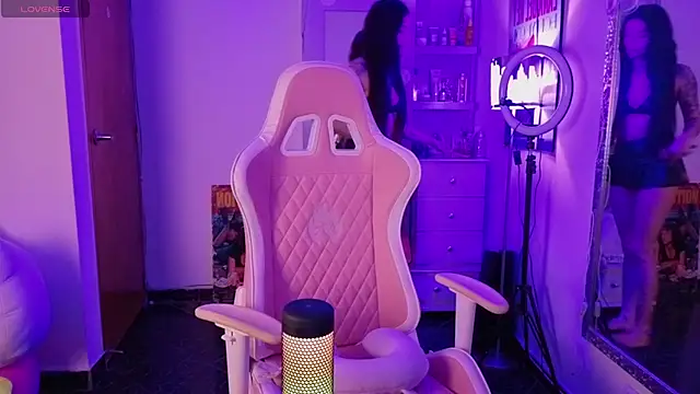 Oliviasims online show from April 27, 2026, 8:29 pm