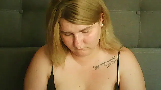 Snapshot of Minisstra chatting on July 6, 2026, 12:23 pm Minisstra online show from July 6, 2026, 12:23 pm
