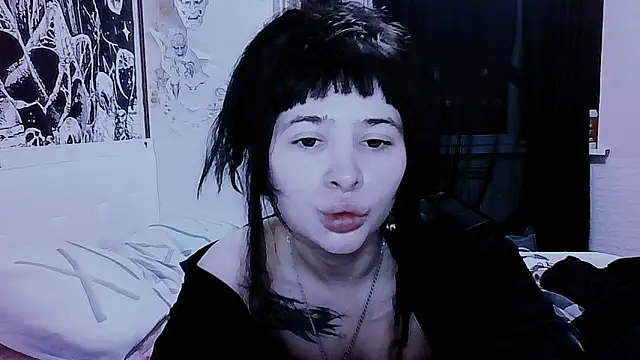 AllisonDeetz online show from June 13, 2026, 7:01 pm