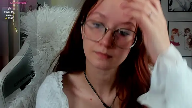 AmelieViolet online show from June 24, 2026, 3:05 am