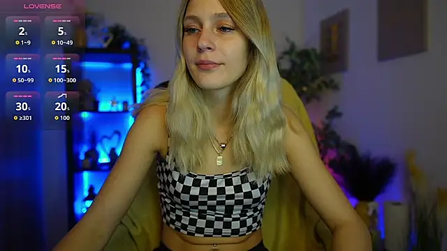 Snapshot of Luna_Grace18 chatting on April 6, 2026, 1:01 pm Luna Grace18 online show from April 6, 2026, 1:01 pm