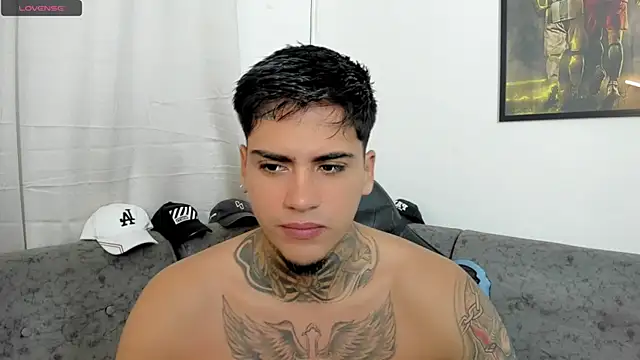 sweetlatinoboy online show from July 17, 2026, 9:39 am