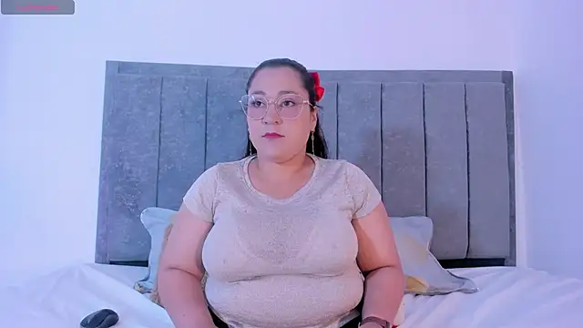 Reina Mia1 online show from March 18, 2026, 12:51 pm