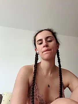 Snapshot of starlight_mo chatting on May 12, 2026, 2:34 pm starlight mo online show from May 12, 2026, 2:34 pm
