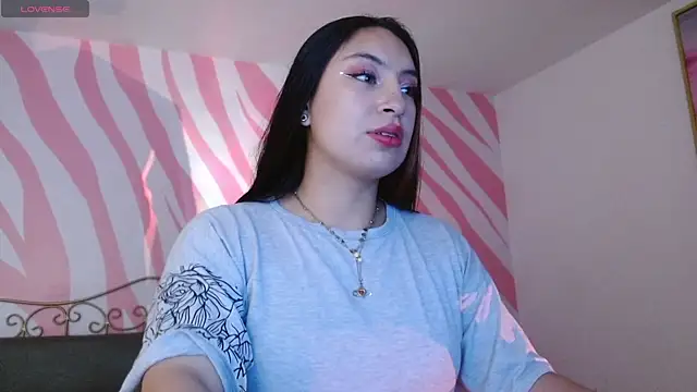 Snapshot of Scarlet_queen4 chatting on May 6, 2026, 1:04 pm Scarlet queen4 online show from May 6, 2026, 1:04 pm