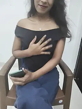 myra77 online show from April 24, 2026, 3:47 pm