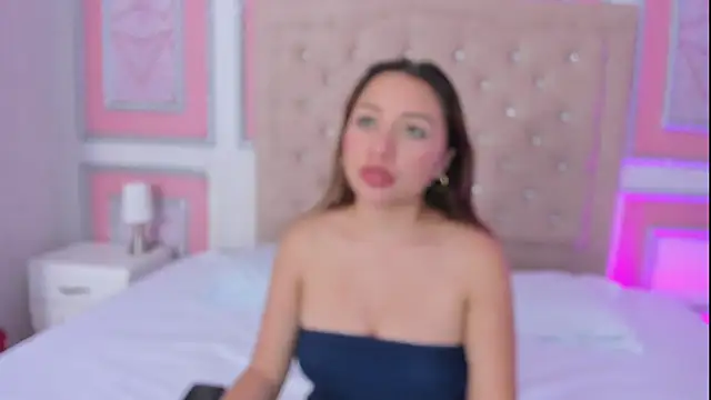 Snapshot of dulce_girls chatting on May 16, 2026, 8:19 pm dulce girls online show from May 16, 2026, 8:19 pm