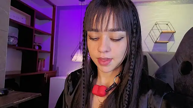 tifanywollf online show from March 26, 2026, 5:28 am