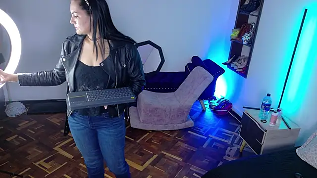 Snapshot of Scarlet_Hiit chatting on July 3, 2026, 4:19 am Scarlet Hiit online show from July 3, 2026, 4:19 am