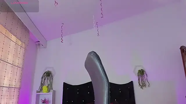 Chantelle  1 online show from March 19, 2026, 6:19 pm