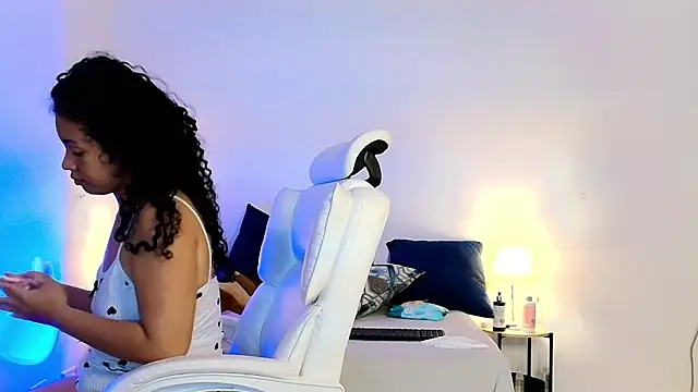 Snapshot of Luciianita_lov199 chatting on May 15, 2026, 1:14 am Luciianita lov199 online show from May 15, 2026, 1:14 am