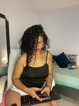 Snapshot of Luciianita_lov199 chatting on April 28, 2026, 3:00 am Luciianita lov199 online show from April 28, 2026, 3:00 am